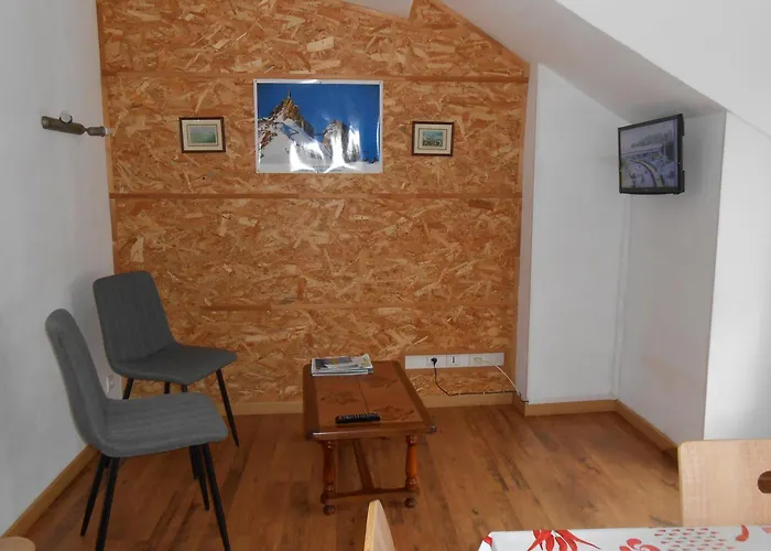 Location Mirande 2 4 Couchages 9 Quartier Pon 아파트